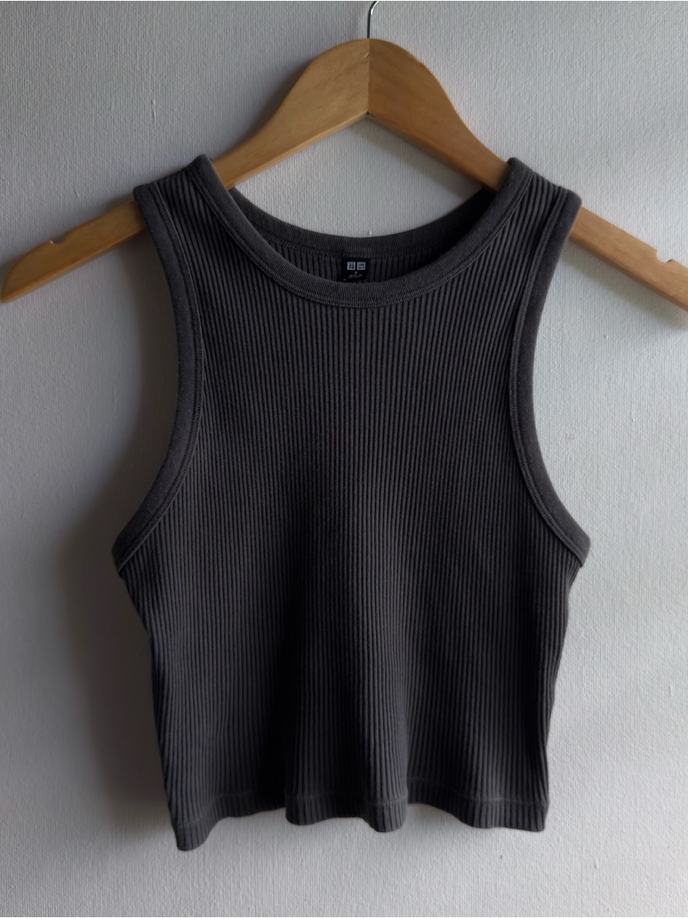 Uniqlo Ribbed Crop Tank Top in Charcoal Gray